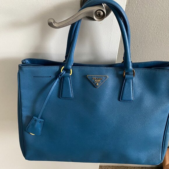 Prada Saffiano bag in blue - Picture 10 of 10